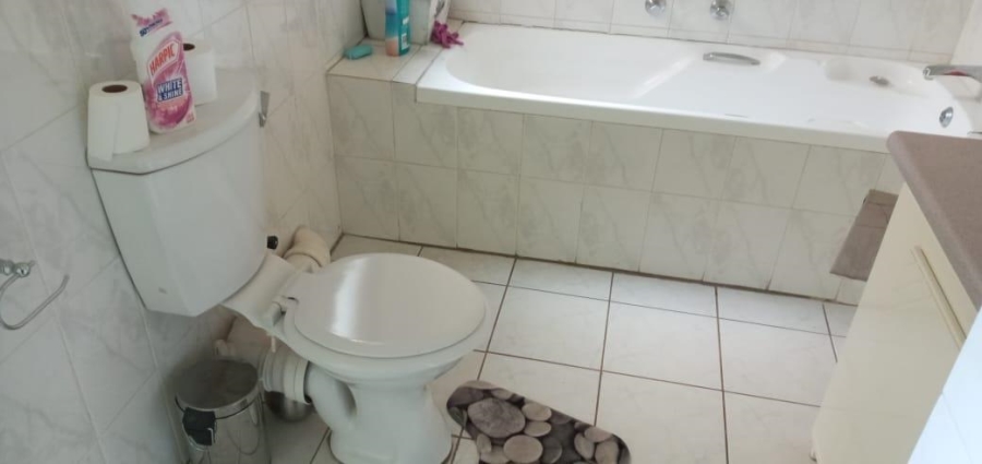 2 Bedroom Property for Sale in Key West North West